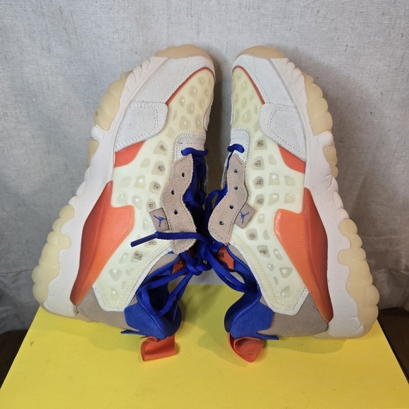 Air Jordan Delta 2"Hiper Womens Athletic  with Orange and Blue . - Picture 4 of 8
